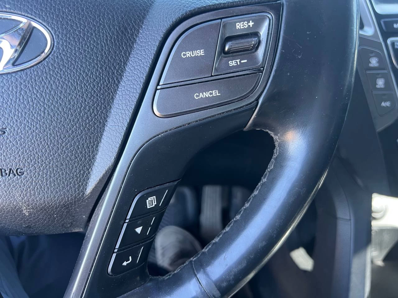 2017 Hyundai Santa Fe XL Limited XL**7 PASSAGERS**JAMAIS ACCIDENTEE**SAAQ CERTIFIEE**AWD**TOIT PANORAMIQUE**CAMERA DE RECUL**VOLANT CHAUFFANT**SIEGES CHAUFFANTS** Image principale