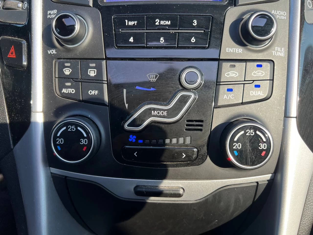 2012 Hyundai Sonata Limited**Jamais Accidente****TOIT OUVRANT PANORAMIQUE**SIEGE EN CUIR**SIEGES CHAUFFANTS**SIEGES CHAUFFANTS ARRIER**MAGS** Main Image