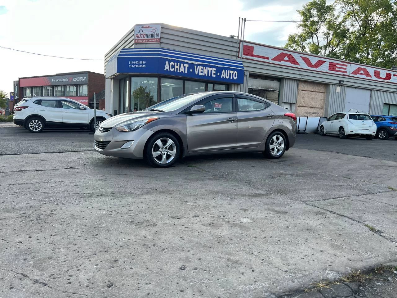 2012 Hyundai Elantra GLS**Toit Ouvrant**SIEGES CHAUFFANTS**SIEGES CHAUFFANTS ARRIERE**MAGS** Image principale