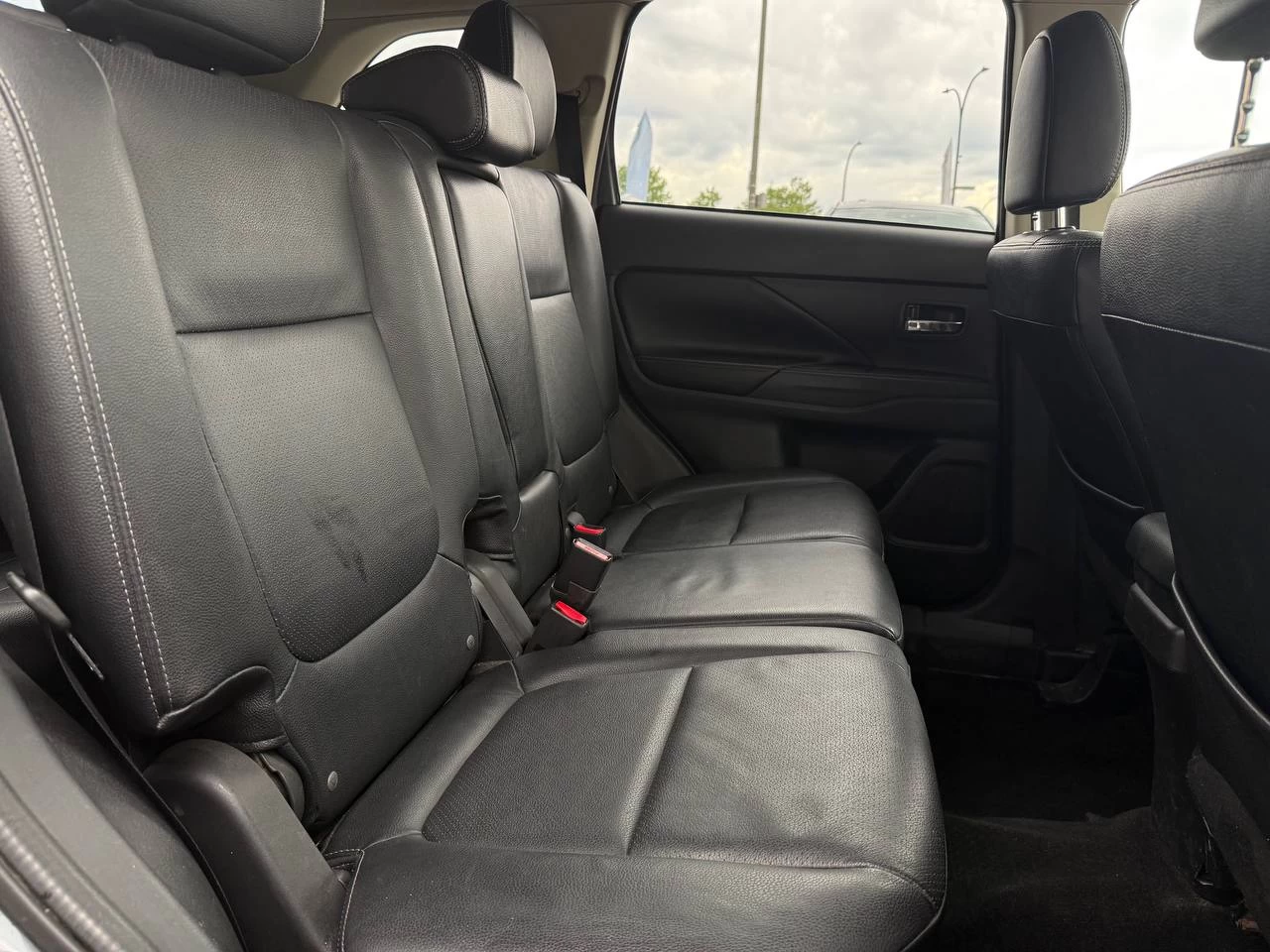 2015 Mitsubishi Outlander **GT**JAMAIS ACCIDENTEE**7 PASSAGERS**CUIR**NAVI**CAMERA DE RECUL**SIEGES CHAIFFANTS**MAGS** Image principale