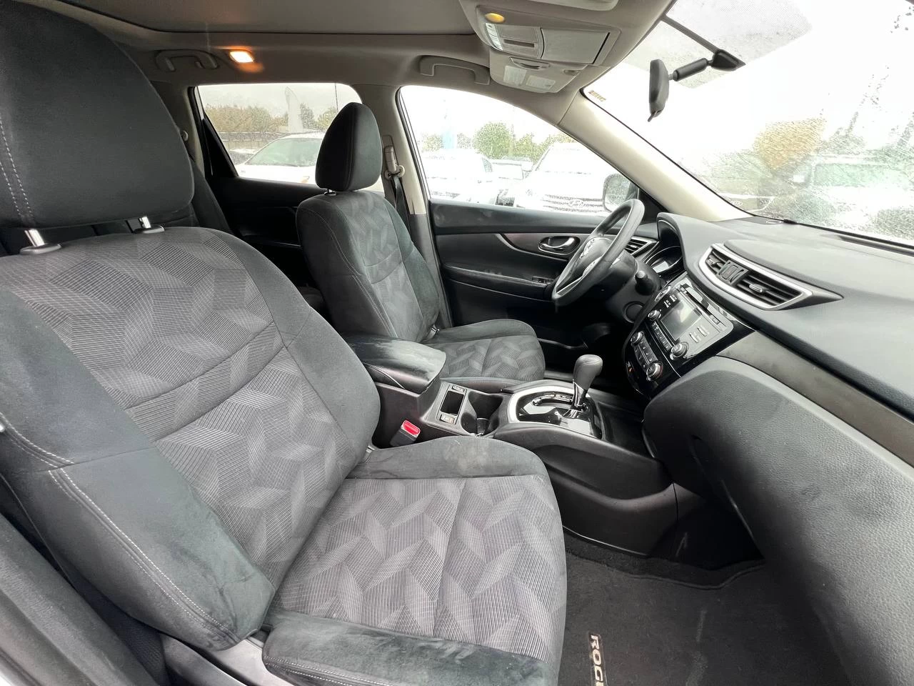 2015 Nissan Rogue SV**AWD**SAAQ CERTIFIEE**Un Proprietaire**TOIT OUVRANT PANORAMIQUE**CAMERA DE RECULE**SIEGES CHAUFFNATS**Mags** Image principale