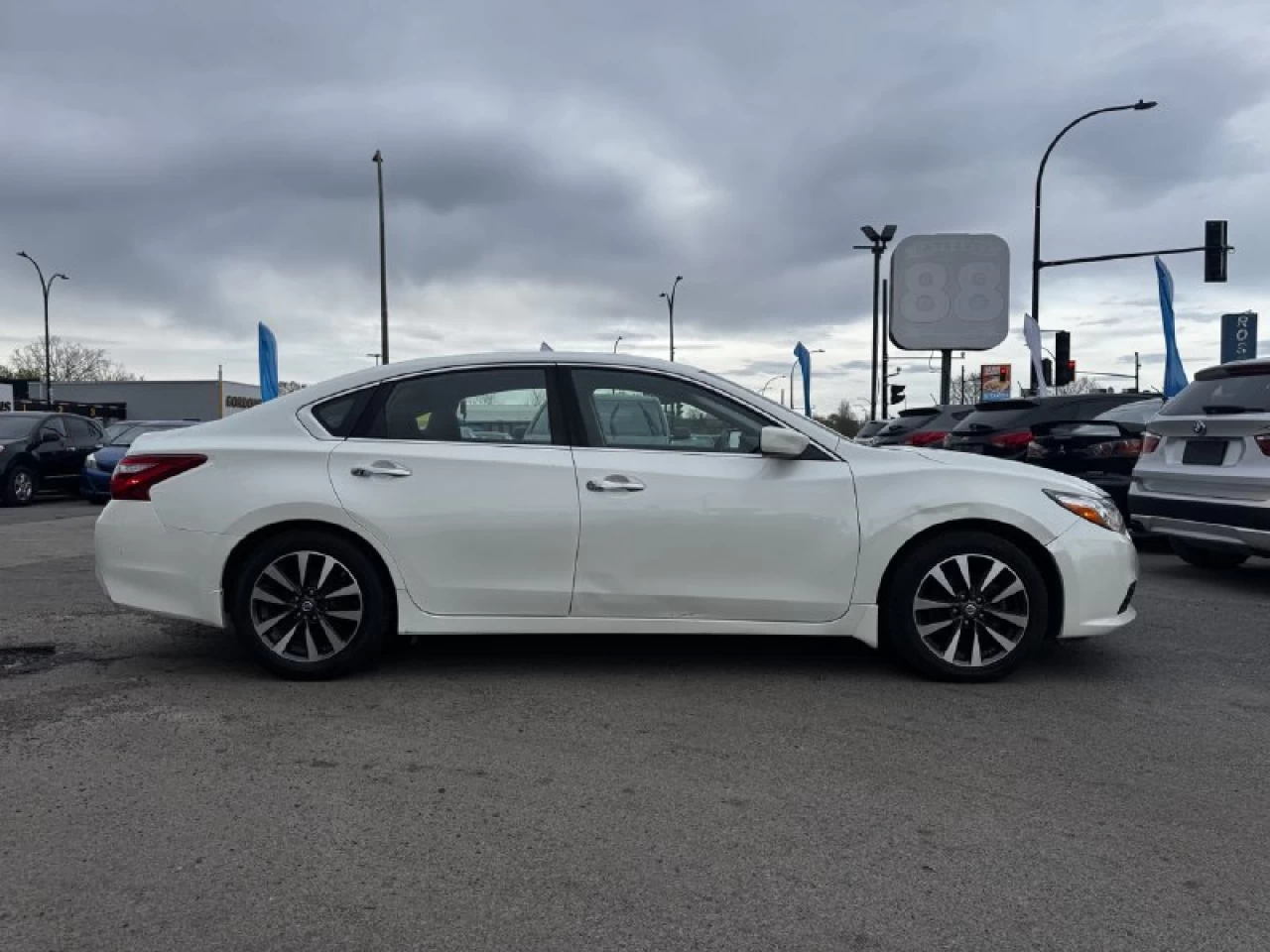 2016 Nissan Altima 2.5**Camera de recul**ALERTE ANGLE MORT**SIEGES CHAUFFANTS**MAGS**PUSH TO START** Image principale