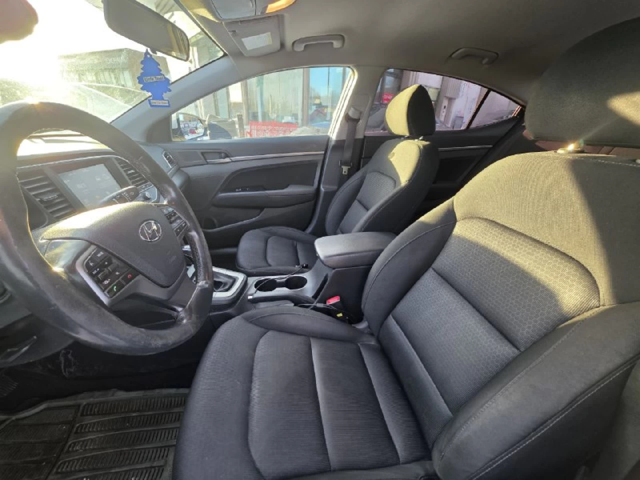 2018 Hyundai Elantra **GL**CAMERA DE RECUL**ANGLE MORT**SIEGES CHAUFFANTS**MAGS**Financement 1Ère, 2e et 3e chance !!! 100% ApprouvÉ !! Image principale