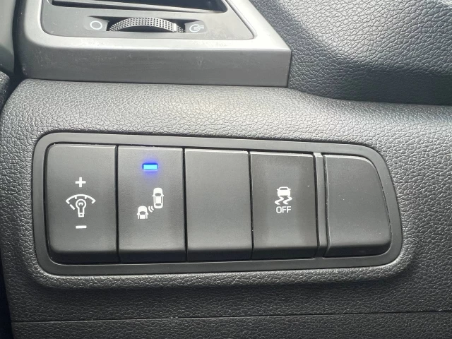 Hyundai Tucson SE**SAAQ CERTIFIEE**CAR PLAY**Toit Ouvrant Panoramique**ANGLE MORT**Caméra de Recul**SIEGES EN CUIR**SIÈGES CHAUFFANTS AVANT et ARRIERE**VOLANT CHAUFFANT**MAGS** 2018