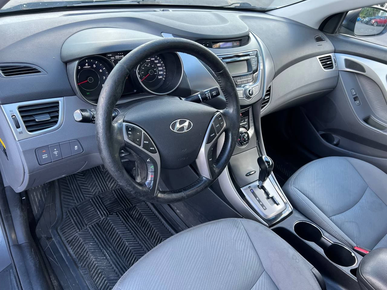 2013 Hyundai Elantra GLS**Toit Ouvrant**SIEGES CHAUFFANTS**SIEGES CHAUFFANTS ARRIERE**MAGS** Image principale