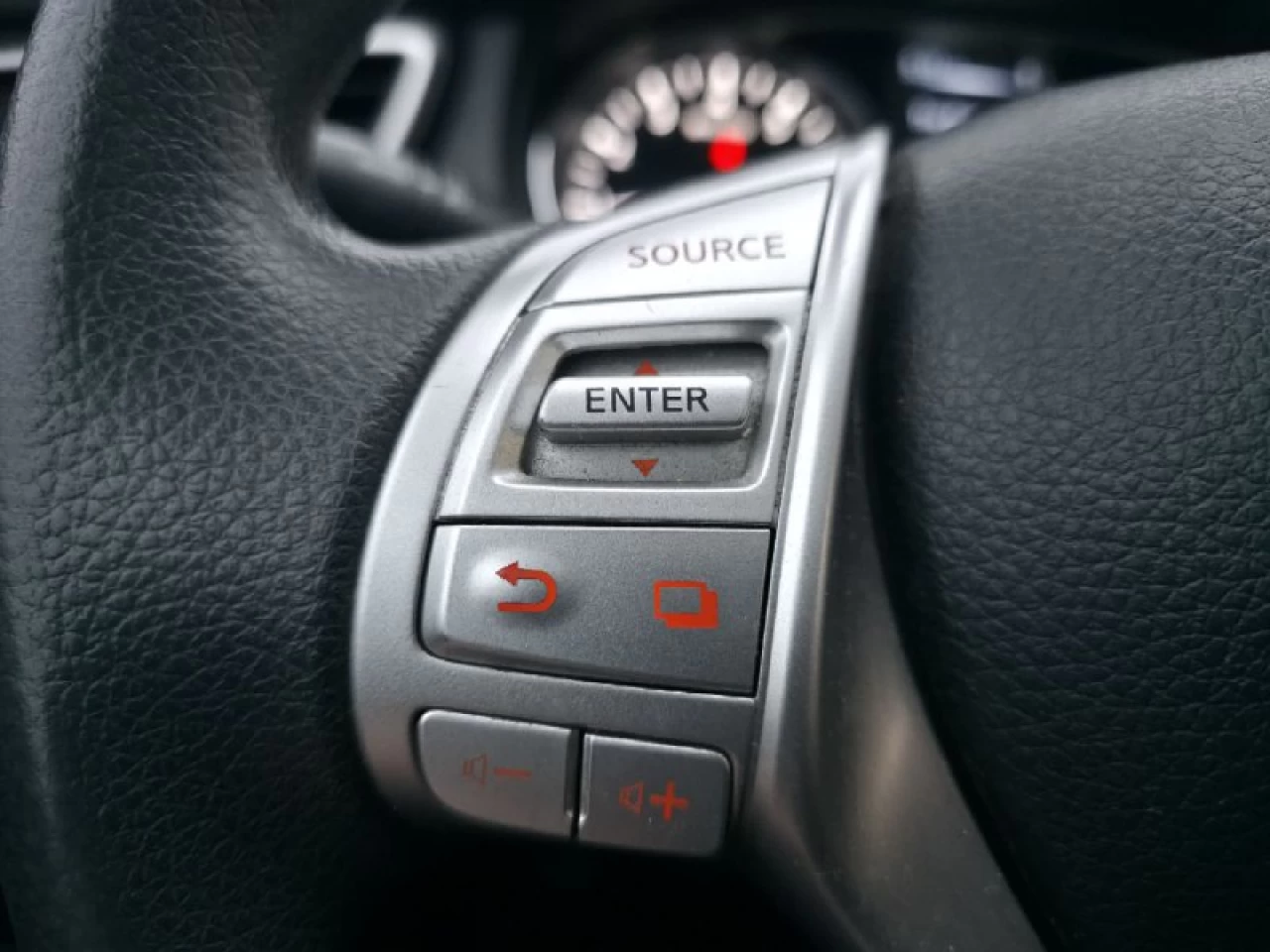 2015 Nissan Rogue **SV**TOIT PANORAMIQUE**CAMERA DE RECUL**SIEGES CHAUFFANTS**MAGS** Image principale