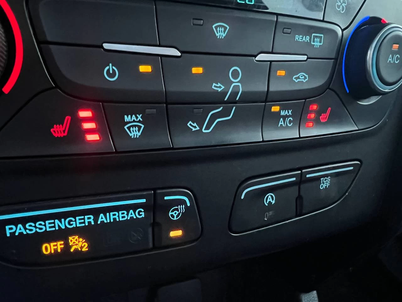 2017 Ford Escape Titanium**AWD**JAMAIS ACCIDENTEE**SAAQ CERTIFIEE**Toit Ouvrant Panoramique**ANGLE MORT**CamÉra de Recul**SIEGES EN CUIR**Navigation**SIEGES CHAUFFANTS**VOLANT CHAUFFANT**dÉmarrage À distance**MAGS** Image principale