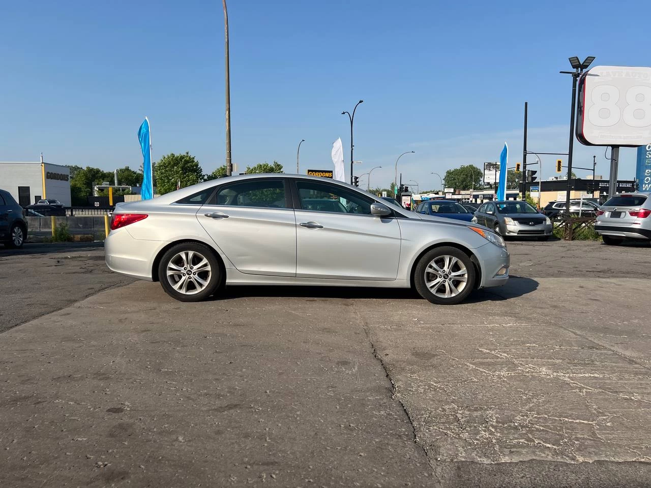 2012 Hyundai Sonata Limited**Jamais Accidente****TOIT OUVRANT PANORAMIQUE**SIEGE EN CUIR**SIEGES CHAUFFANTS**SIEGES CHAUFFANTS ARRIER**MAGS** Main Image