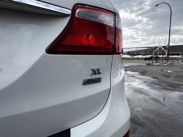 Hyundai Santa Fe XL Luxury**6 PASSAGERS**Toit Ouvrant**Caméra de Recul**SIEGES EN CUIR**Volant Chauffant**SIEGES CHAUFFANTS** 2016