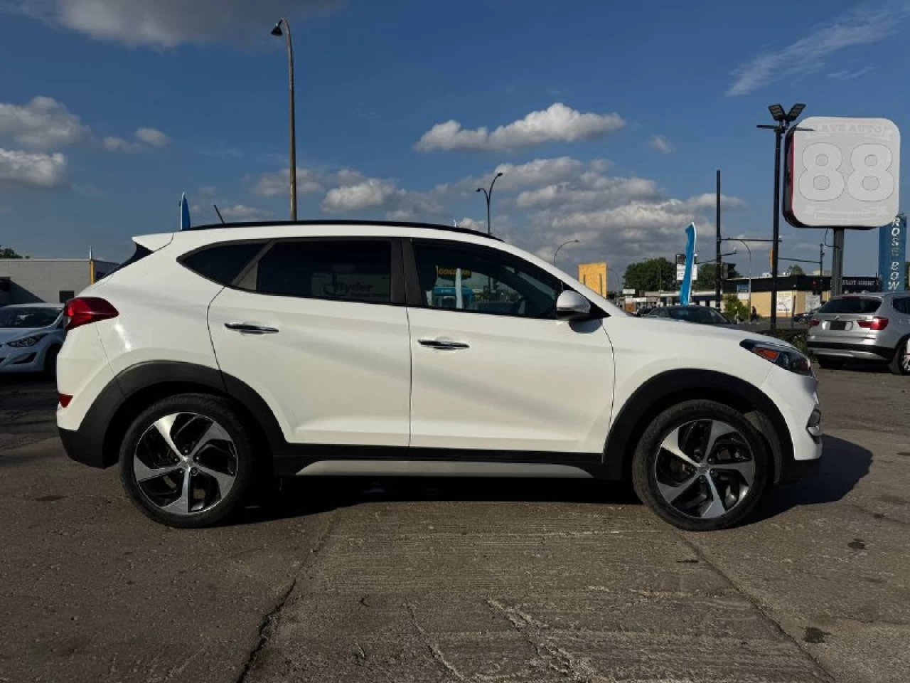2017 Hyundai Tucson SE**AWD**Jamais accidente**Un PropriÉtaire**CUIR**TOIT PANORAMIQUE**VOLANT CHAUFFNATS**SIEGES CHAUFFANTS**MAGS**CAMERA DE RECULE** Image principale