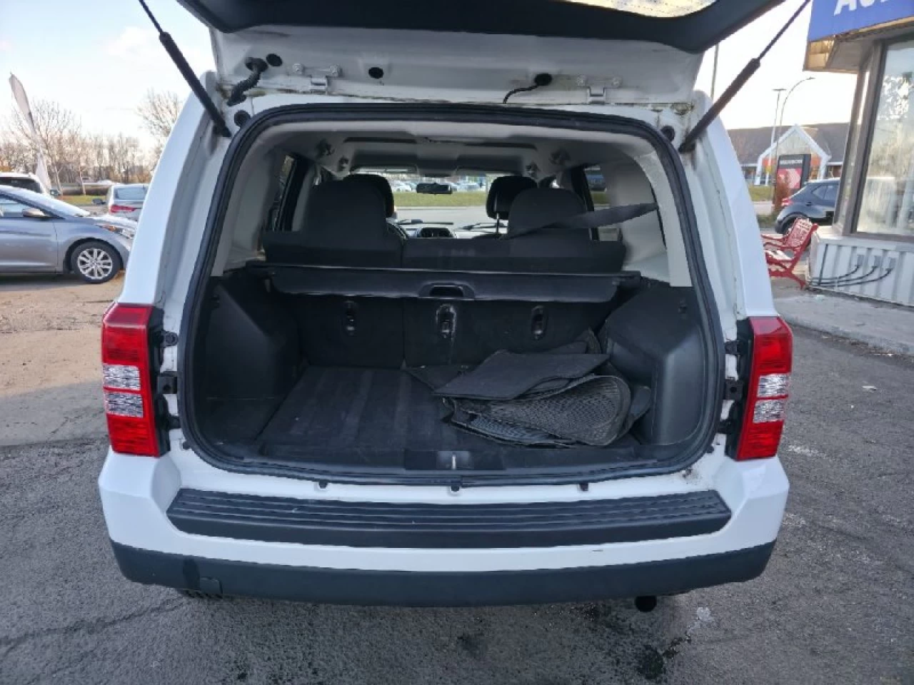 2014 Jeep Patriot **NORTH EDITION**JAMAIS ACCIDENTEE**4X4**SIEGES CHAUFFANTS**MAGS**EN SPECIAL** Image principale