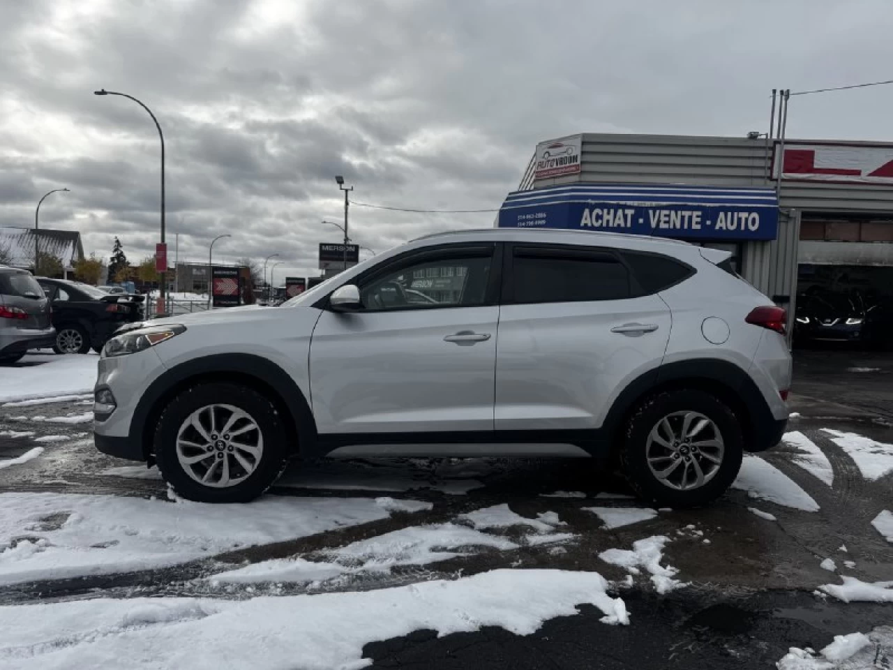 2017 Hyundai Tucson Premium**AWD**SAAQ CERTIFIEE**CamÉra de Recul**Volant Chauffant**SIEGES CHAUFFNATS AVANT ET ARRIERE**ANGLE MORT**MAGS** Main Image