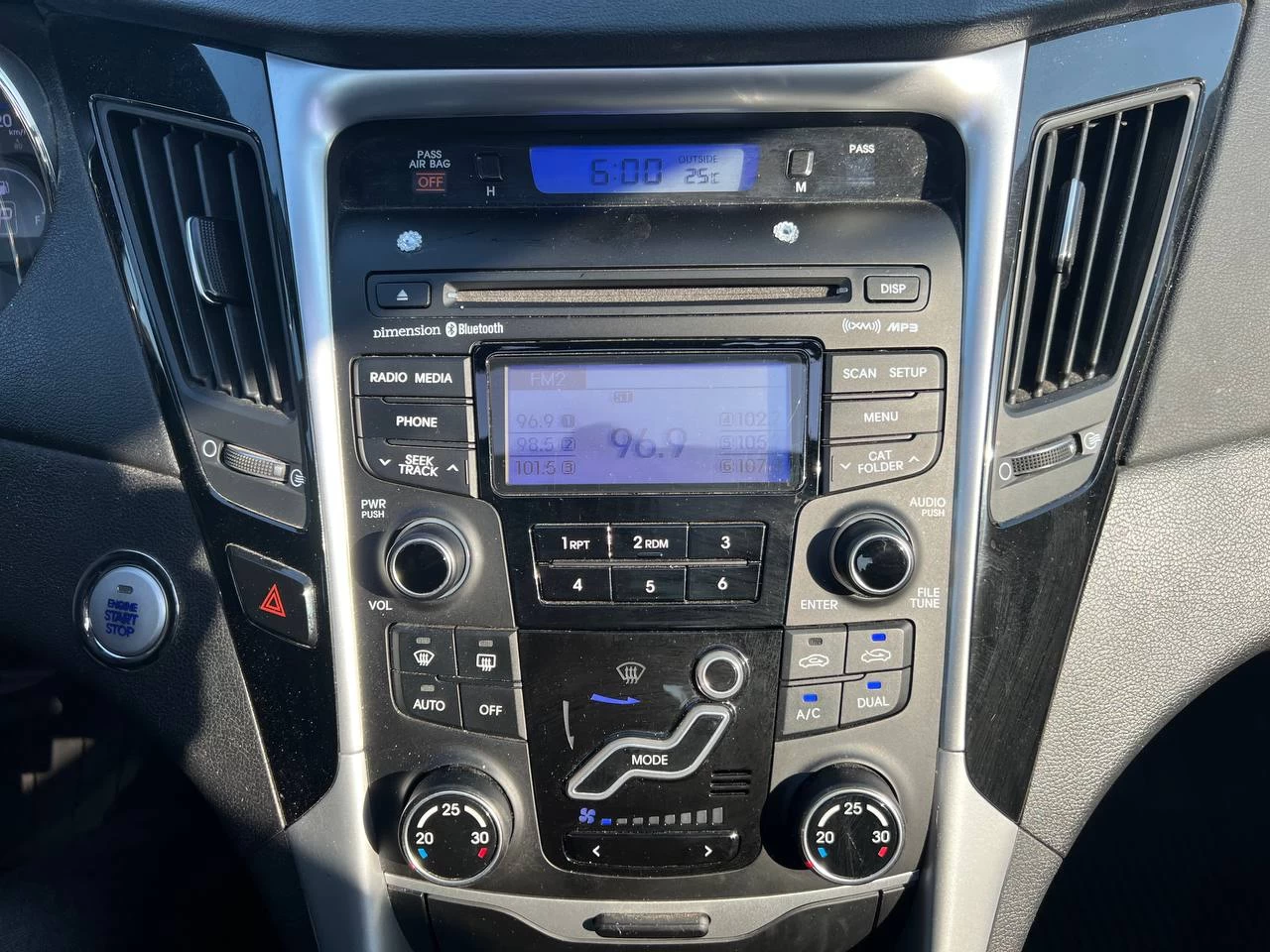 2012 Hyundai Sonata Limited**Jamais Accidente****TOIT OUVRANT PANORAMIQUE**SIEGE EN CUIR**SIEGES CHAUFFANTS**SIEGES CHAUFFANTS ARRIER**MAGS** Main Image