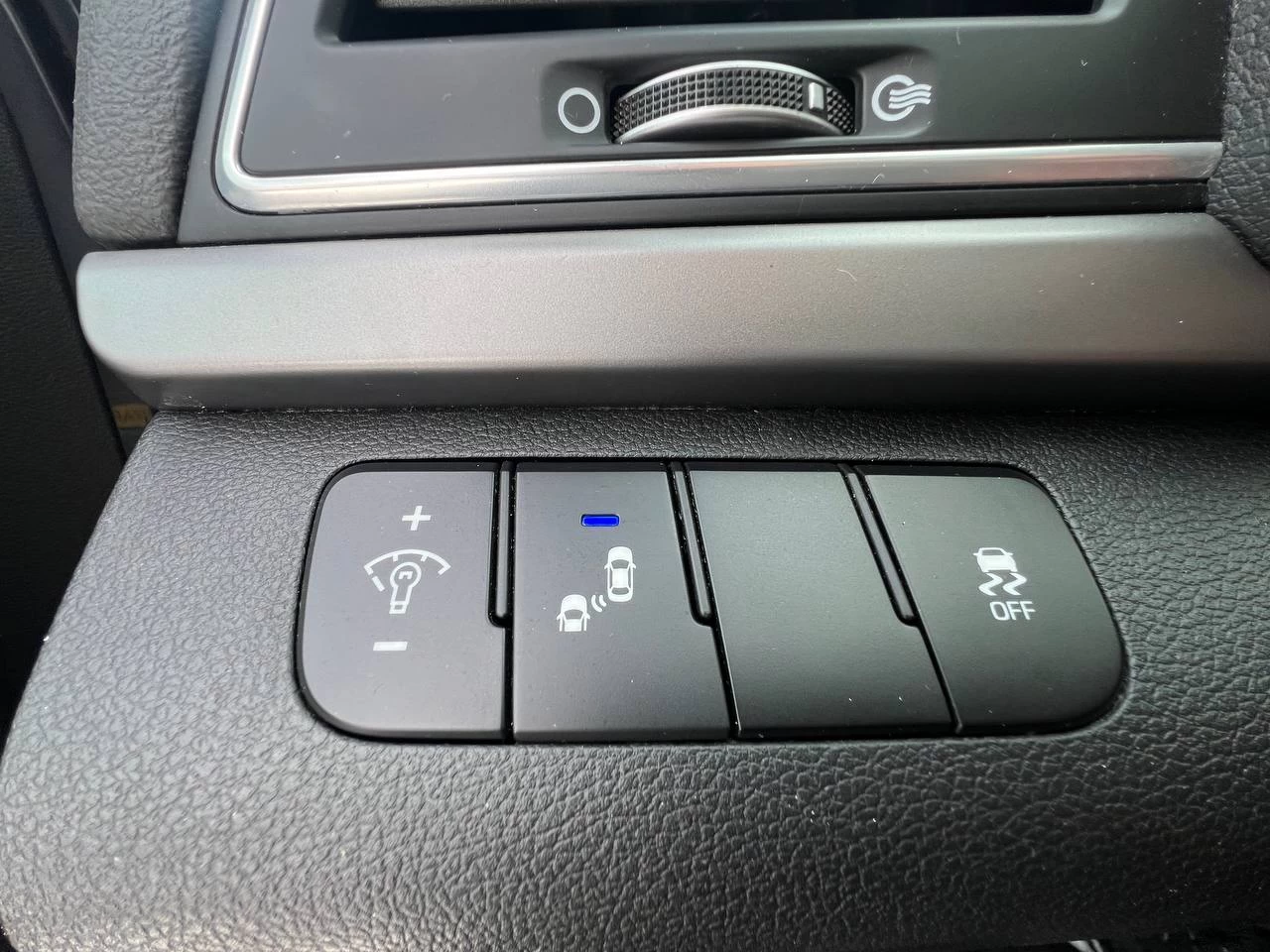 2017 Hyundai Elantra GL**CAR PLAY**CAMERA DE RECULE**SIEGES CHAUFFANTS**VOLANT CHAUFFANTS**ANGLE MORT**MAGS** Image principale