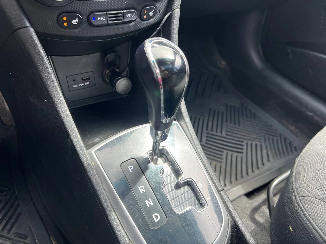 2013 Hyundai Accent GLS**Toit Ouvrant**SIEGES CHAUFFANTS**dÉmarreur a distance** Image principale