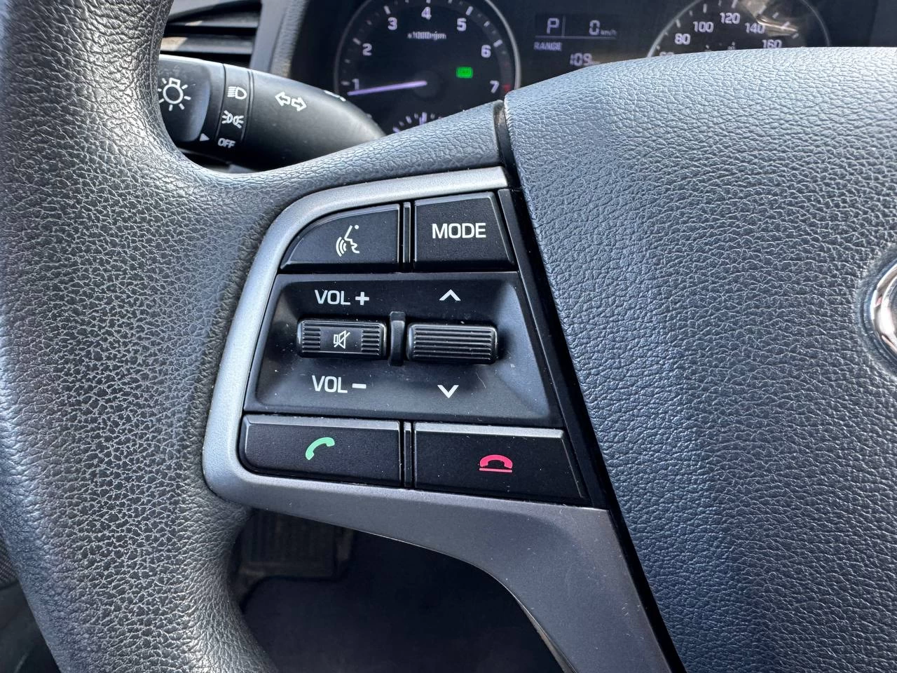2017 Hyundai Elantra LE**SAAQ CERTIFIEE**SIEGES CHAUFFNATS**MODE ECHO** Main Image