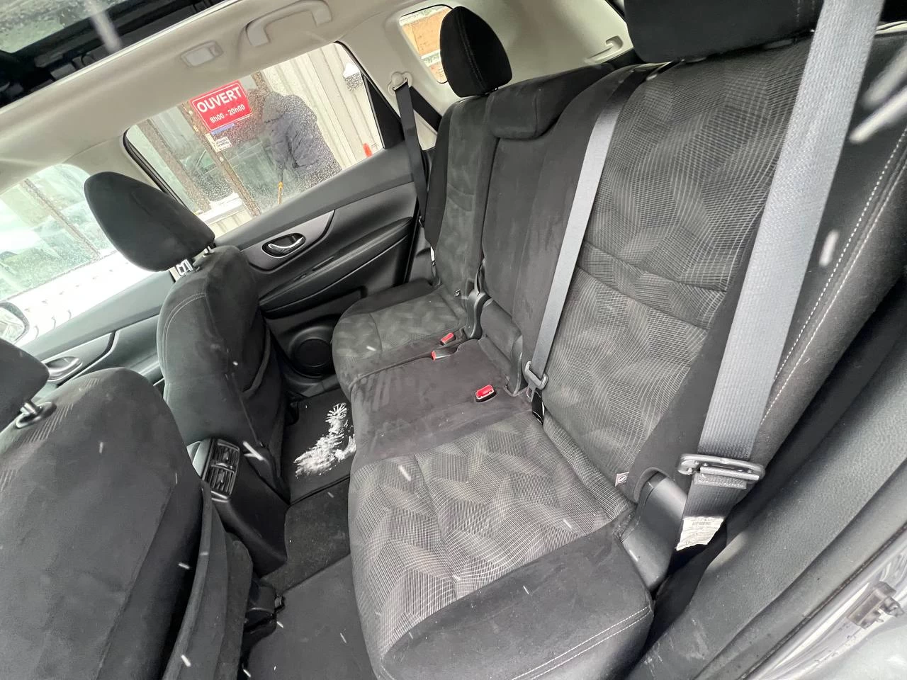 2016 Nissan Rogue SV**AWD**Jamais Accidente**Toit Ouvrant Panoramique**CAMERA DE RECULE**SIEGES CHAUFFNATS**MAGS**Un Proprietaire** Main Image