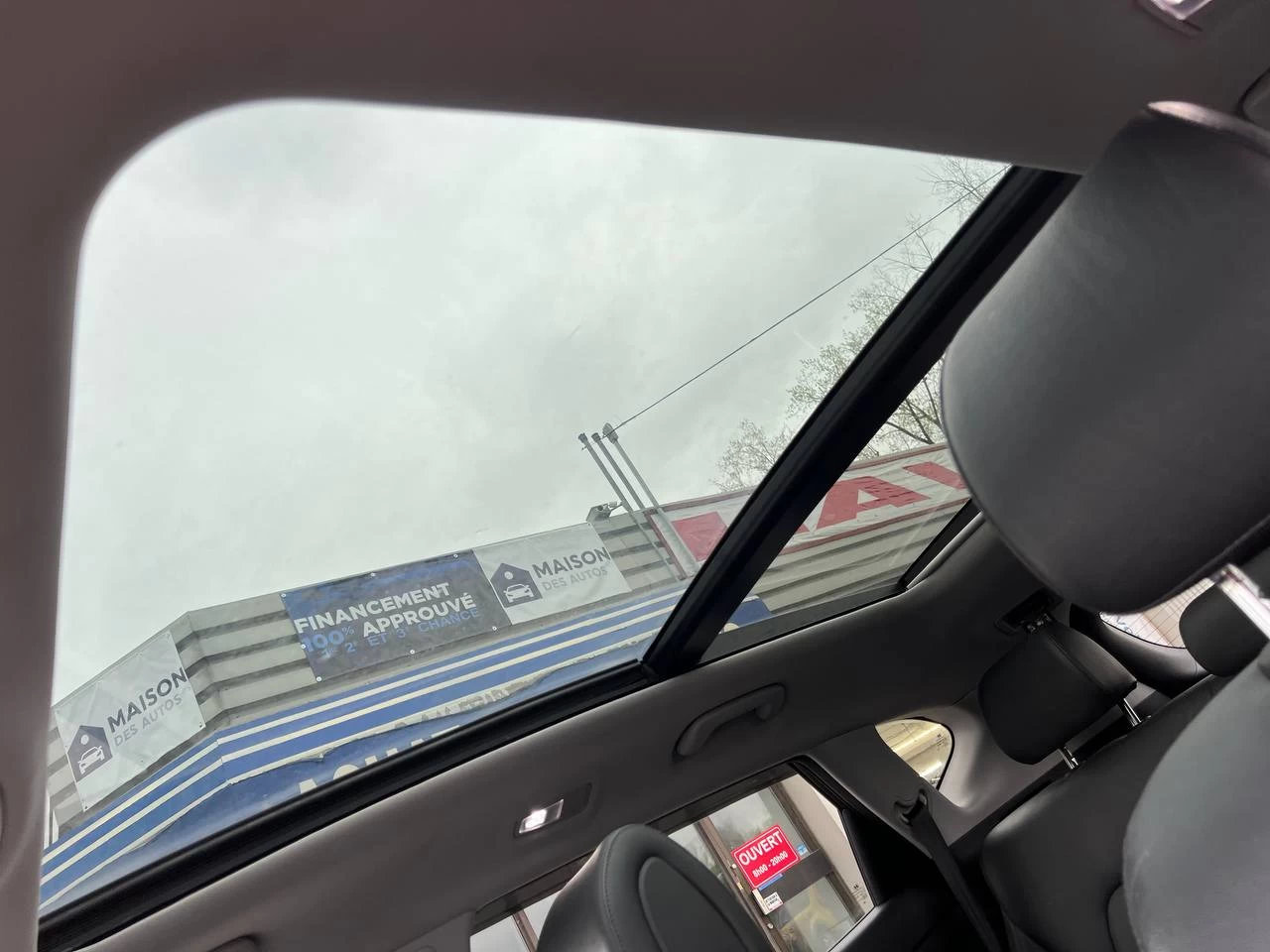 2017 Hyundai Tucson SE**Jamais Accidentee**SAAQ Certifie**TOIT OUVRANT PANORAMIQUE**SIEGE EN CUIR**CAMERA DE RECUL**SIEGES CHAUFFNATS AVANT ET ARRIERE**Volant Chauffant**Alerte d'angle Mort**MAGS** Image principale