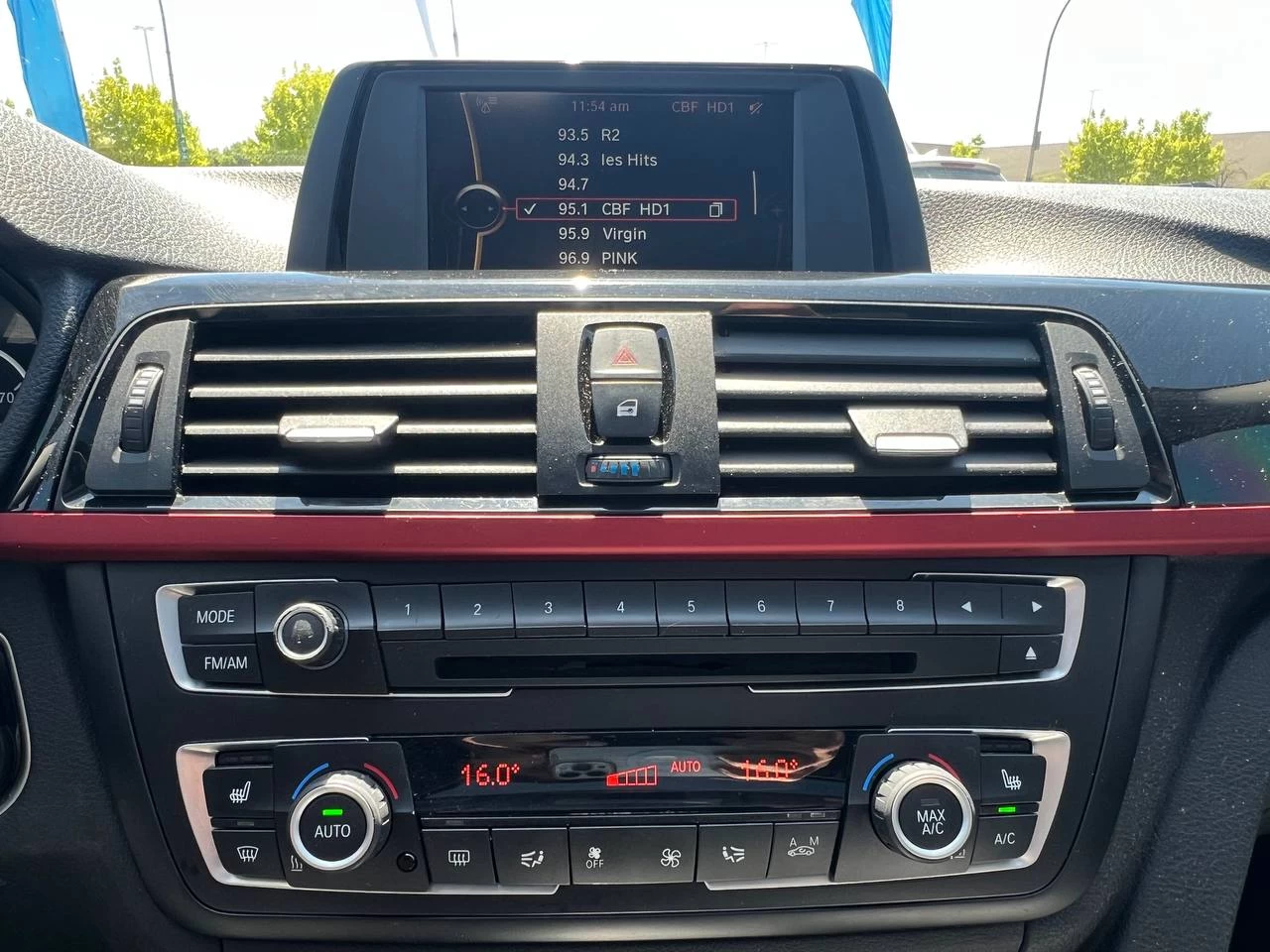2014 BMW 320i 320i xDrive**AWD**CERTIFIÉ Par La SAAQ**Jamais accidente**TOIT OUVRANT**VOLANT CHAUFFANTS**SIEGES  EN CUIR**SIEGES CHAUFFANTS** Main Image