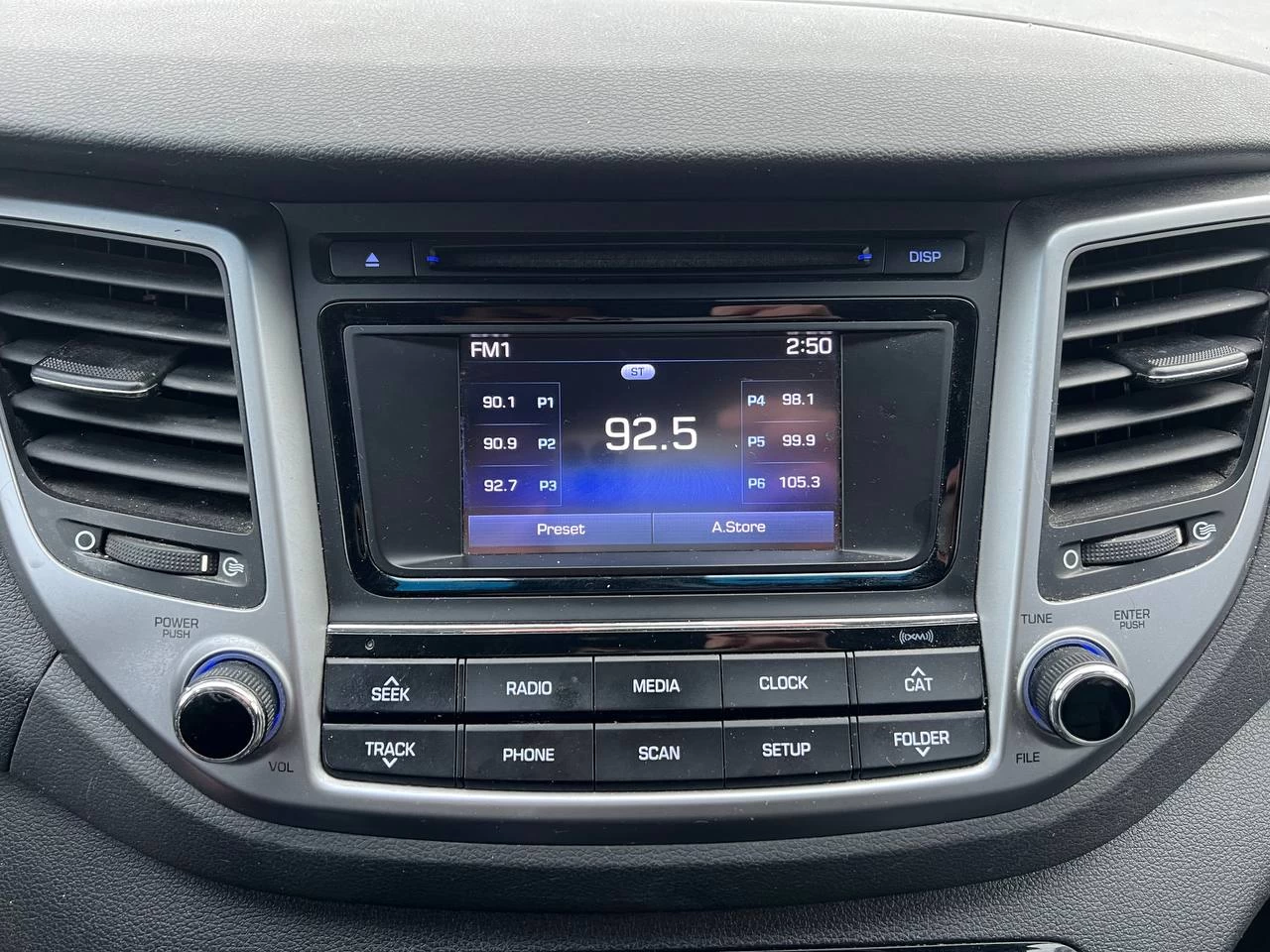 2017 Hyundai Tucson LIMITEE**JAMAIS ACCIDENTEE**CERTIFIEE SAAQ**AWD**TOIT OUVRANT PANORAMIQUE**SIEGES CHAUFFANTS AVANT ET ARRIÈRE**SIEGES EN CUIR**Alerte d’angle mort**VOLANT CHAUFFANT**Mags** Main Image