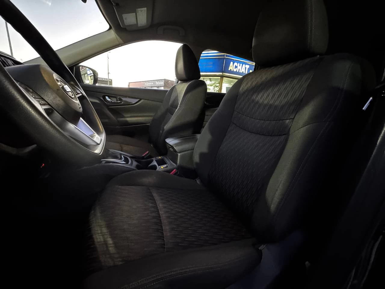 2018 Nissan Rogue **SV**AWD**CAMERA DE RECUL**MAGS**SIEGES CHAUFFANTS** Main Image