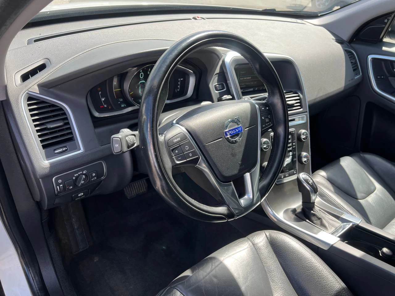 2014 Volvo XC60 3.2**AWD**Toit Ouvrant Panaromique**SIEGES EN CUIR**SIEGES CHAUFFANTS**SIEGES CHAUFFANTS ARRIERE**VOLANT CHAUFFANTS**MAGS** Main Image