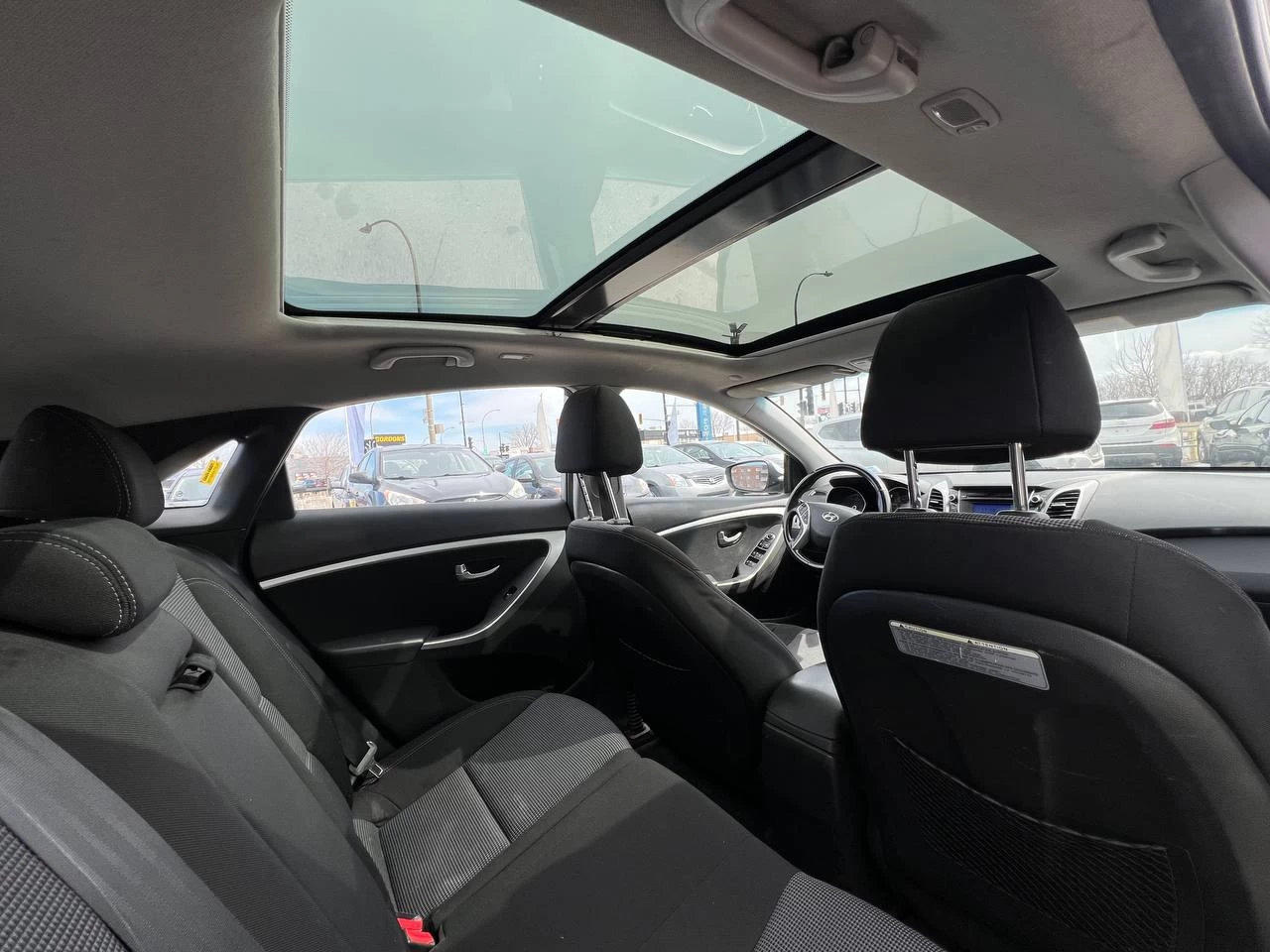 2013 Hyundai Elantra GT GLS**TOIT OUVRANT PANARAMIQUE**SIEGES CHAUFFANTS**MAGS** Image principale