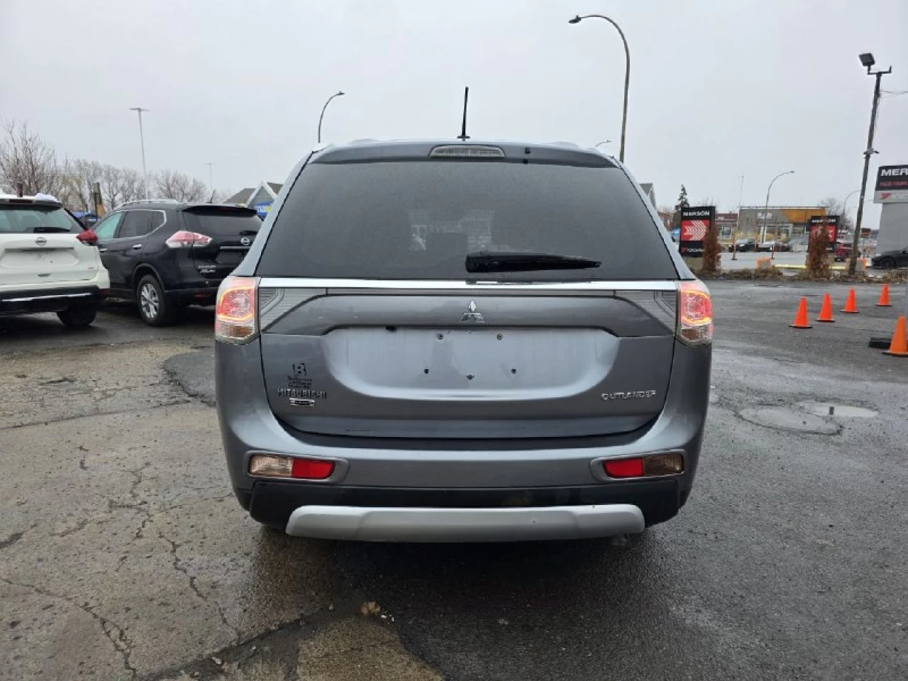 2015 Mitsubishi Outlander **GT**JAMAIS ACCIDENTEE**7 PASSAGERS**CUIR**NAVI**CAMERA DE RECUL**SIEGES CHAIFFANTS**MAGS** Image principale