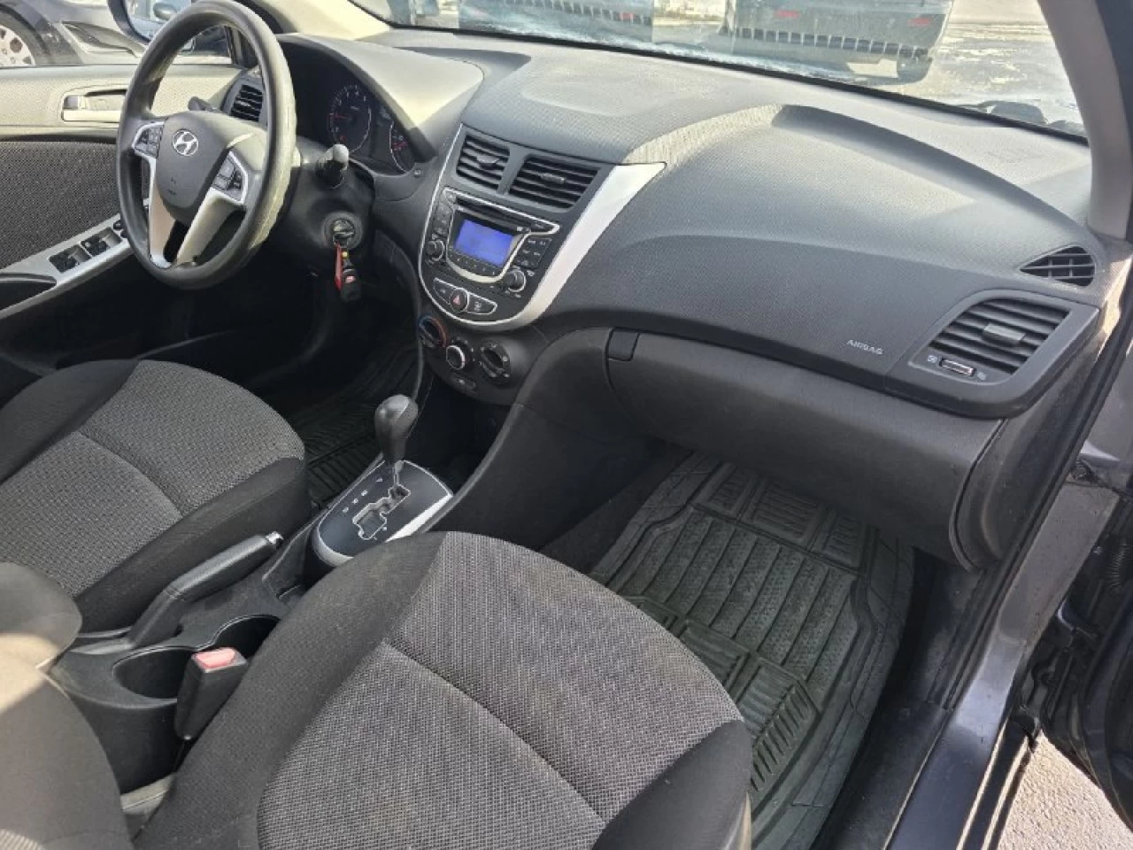 2012 Hyundai Accent GL Image principale