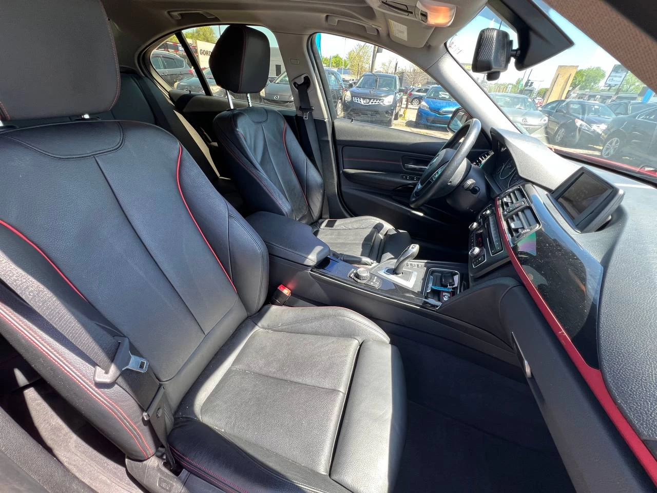 2014 BMW 320i 320i xDrive**AWD**CERTIFIÉ Par La SAAQ**Jamais accidente**TOIT OUVRANT**VOLANT CHAUFFANTS**SIEGES  EN CUIR**SIEGES CHAUFFANTS** Main Image