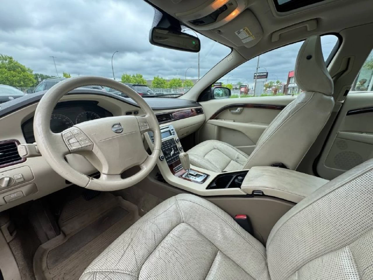 2008 Volvo S80 S80 3.2 AWD **TOIT OUVRANT**SIÈGES VENTILLÉS & CHAUFFANTS**CUIR**DÉTECTEUR D'ANGLES MORTS**PUSH TO START**KEYLESS ENTRY**RÉGULATEUR DE VITESSE ADAPTATIF**SIÈGES ÉLÉCTRIQUES** Image principale
