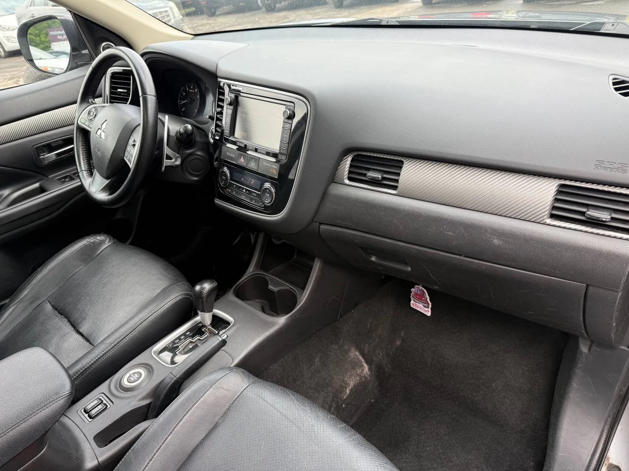 2015 Mitsubishi Outlander **GT**JAMAIS ACCIDENTEE**7 PASSAGERS**CUIR**NAVI**CAMERA DE RECUL**SIEGES CHAIFFANTS**MAGS** Image principale