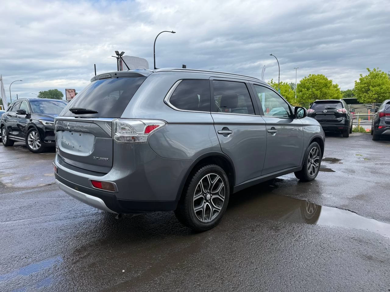 2015 Mitsubishi Outlander **GT**JAMAIS ACCIDENTEE**7 PASSAGERS**CUIR**NAVI**CAMERA DE RECUL**SIEGES CHAIFFANTS**MAGS** Image principale