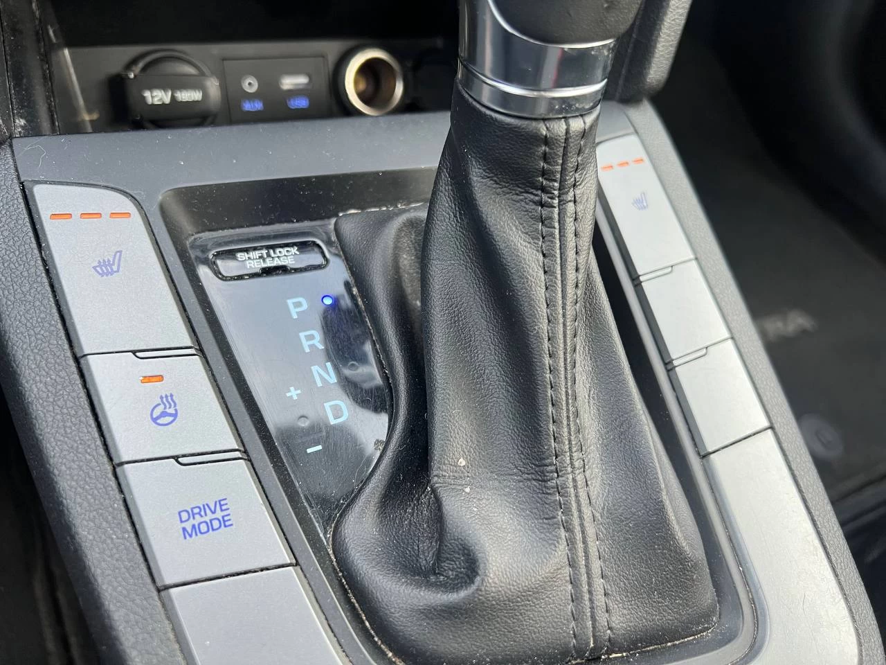 2017 Hyundai Elantra GL**SAAQ CERTIFIEE**CAR PLAY**SIEGES CHAUFFANTS**VOLANT CHAUFFANTS**CAMERA DE RECULE**MAGS**ANGLE MORT** Image principale