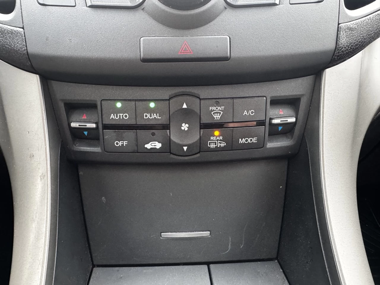 2010 Acura TSX I4 Man**JAMAIS ACCIDENTEE**TOIT OUVRANT**SIEGES CHAUFFANTS**MAGS** Image principale