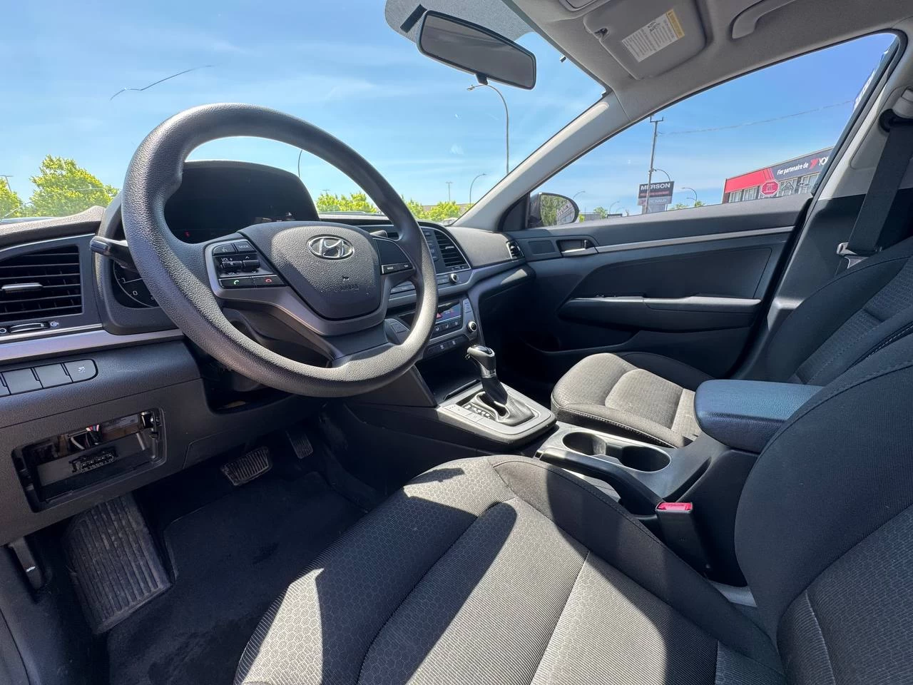 2017 Hyundai Elantra LE FWD **SIÈGES CHAUFFANTS**BLUETOOTH**CLIMATISEUR** Financement 1Ère, 2e et 3e chance !! 100% ApprouvÉ Main Image