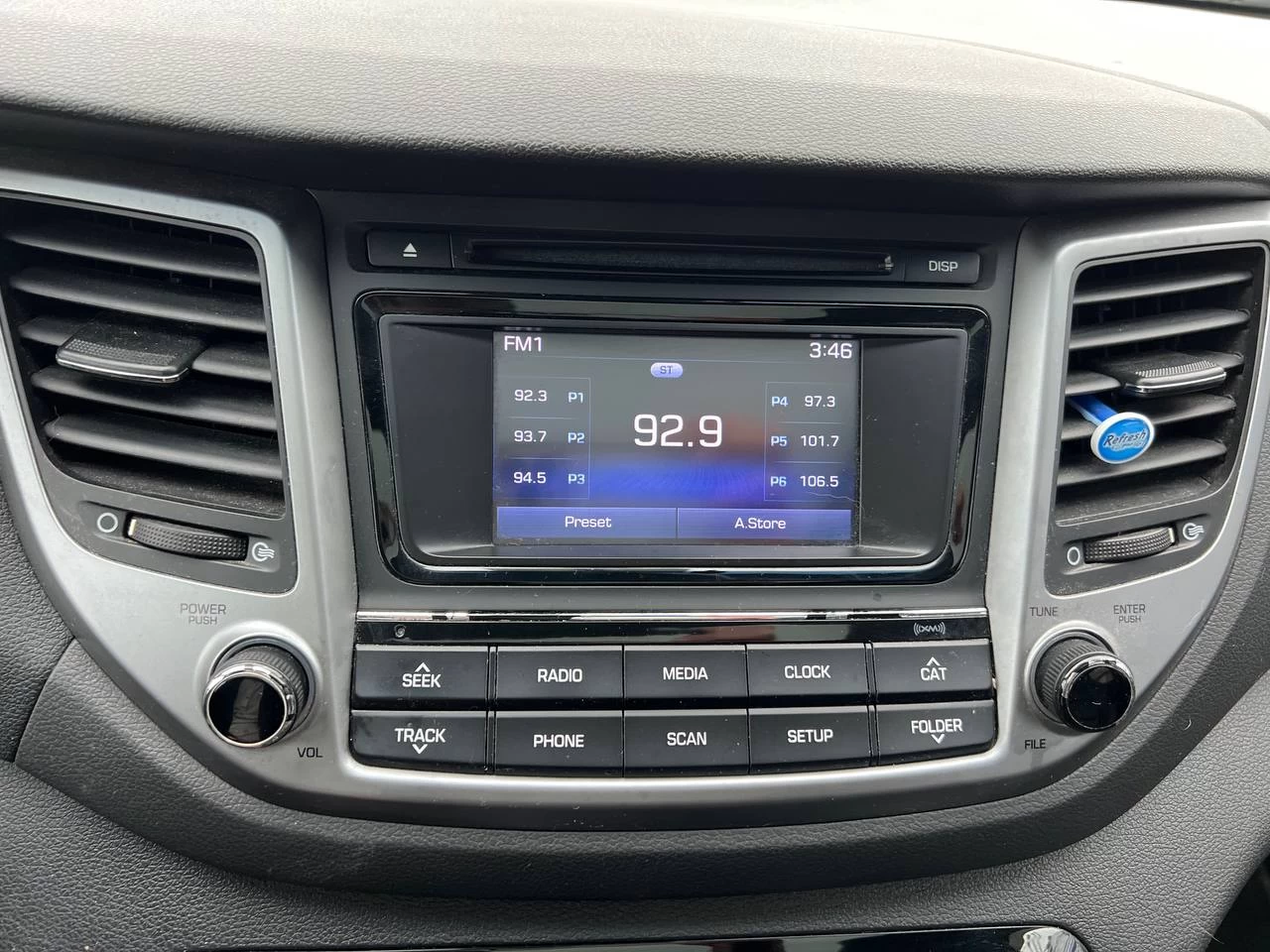 2017 Hyundai Tucson SE**Jamais Accidentee**SAAQ Certifie**TOIT OUVRANT PANORAMIQUE**SIEGE EN CUIR**CAMERA DE RECUL**SIEGES CHAUFFNATS AVANT ET ARRIERE**Volant Chauffant**Alerte d'angle Mort**MAGS** Image principale