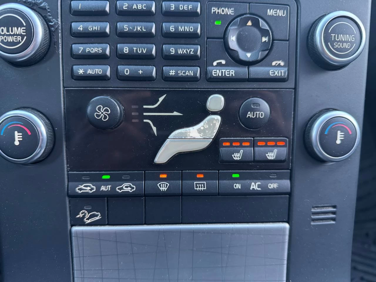 2009 Volvo XC70 3.2L**AWD**TOIT OUVRANT**SIEGES CHAUFFNATS**CUIR**PUSH TO STRAT** Image principale