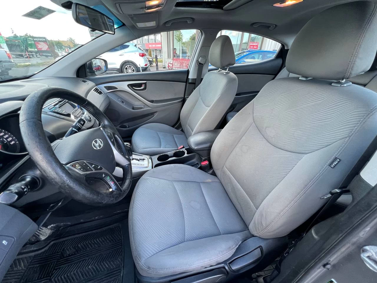 2013 Hyundai Elantra GLS**Toit Ouvrant**SIEGES CHAUFFANTS**SIEGES CHAUFFANTS ARRIERE**MAGS** Image principale