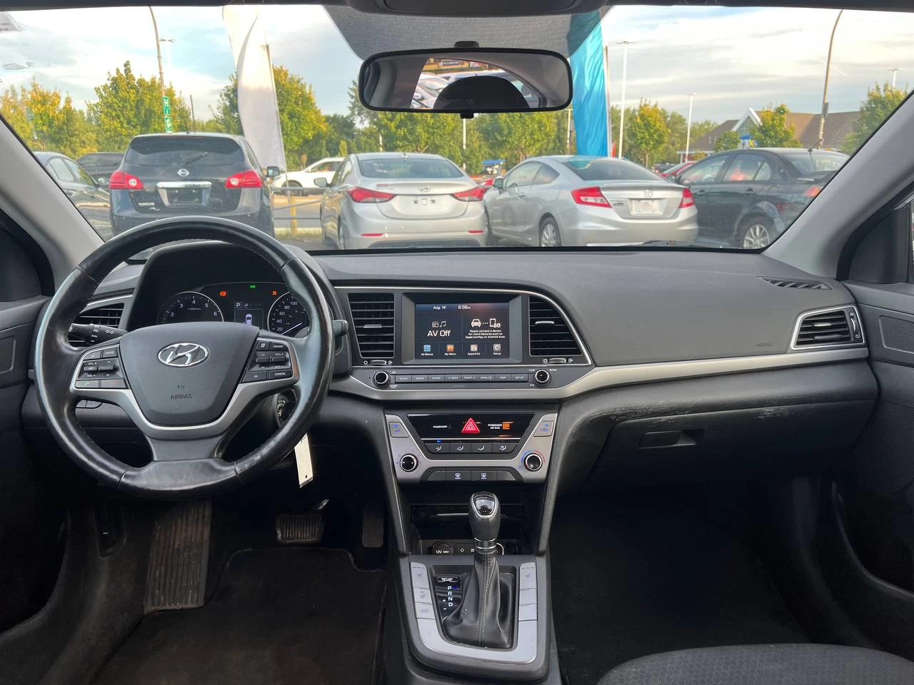 2017 Hyundai Elantra GL**SAAQ CERTIFIEE**CAR PLAY**SIEGES CHAUFFANTS**VOLANT CHAUFFANTS**CAMERA DE RECULE**MAGS**ANGLE MORT** Image principale