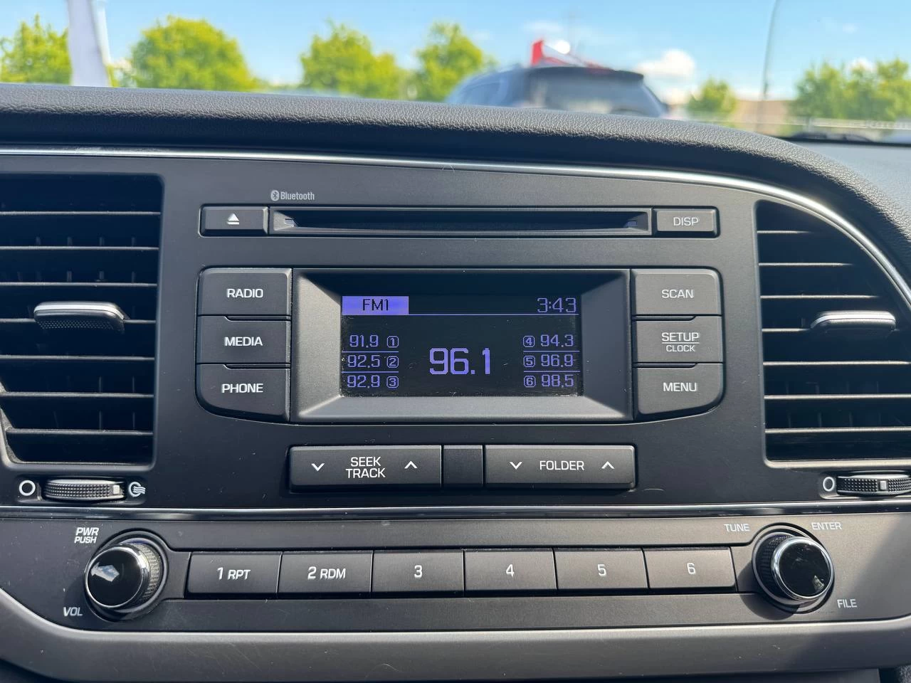 2017 Hyundai Elantra LE **SIÈGES CHAUFFANTS**BLUETOOTH**SELECTEUR DE MODES DE CONDUITE**ÉCONOMIQUE** Financement 1Ère, 2e et 3e chance !! 100% ApprouvÉ Image principale