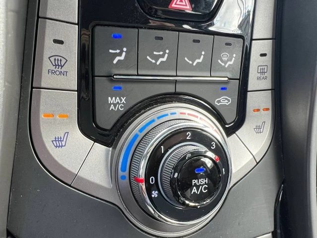 Hyundai Elantra GLS**Jamais accidente**Un Propriétaire**Toit Ouvrant**SIEGES CHAUFFANTS**SIEGES CHAUFFANTS ARRIERE**MAGS** 2013