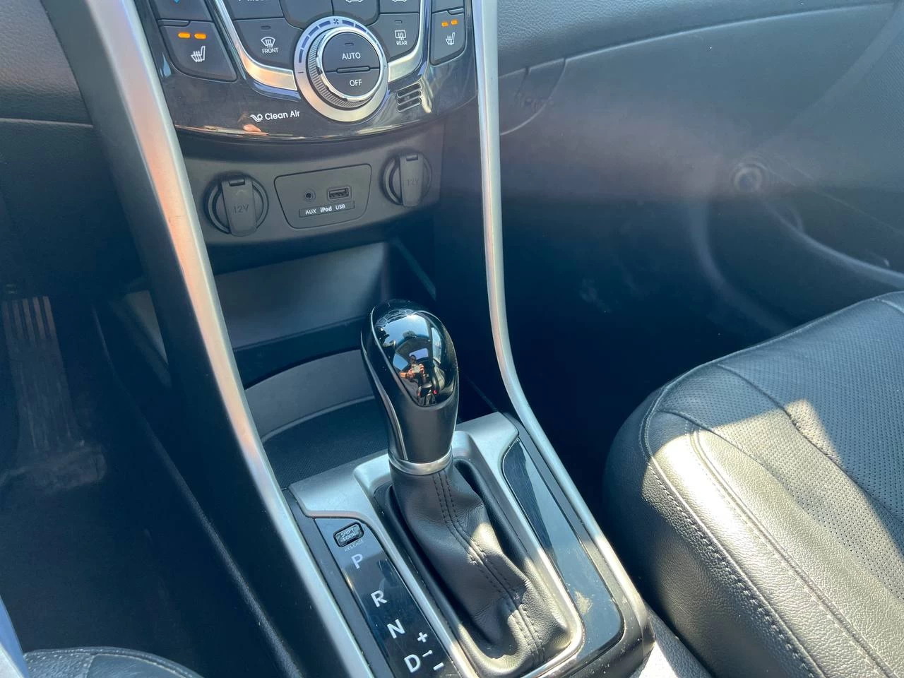 2013 Hyundai Elantra GT SE**SAAQ CERTIFIEE**TOIT OUVRANT PANORAMIQUE**Sieges en Cuir**SIEGES CHAUFFNATS**MAGS** Image principale