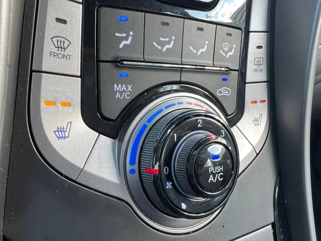 Hyundai Elantra GLS**Toit Ouvrant**SIEGES CHAUFFANTS**SIEGES CHAUFFANTS ARRIERE**MAGS** 2013