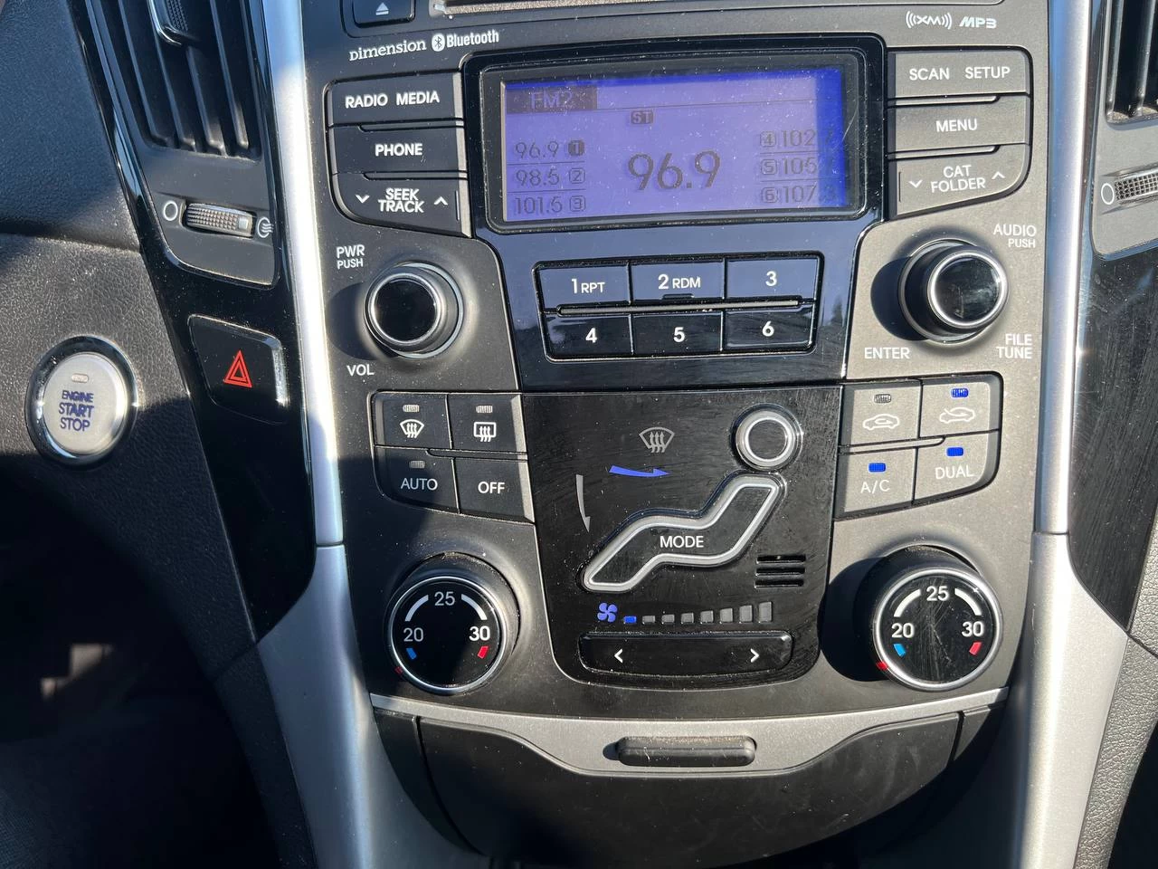 2012 Hyundai Sonata Limited**Jamais Accidente****TOIT OUVRANT PANORAMIQUE**SIEGE EN CUIR**SIEGES CHAUFFANTS**SIEGES CHAUFFANTS ARRIER**MAGS** Main Image