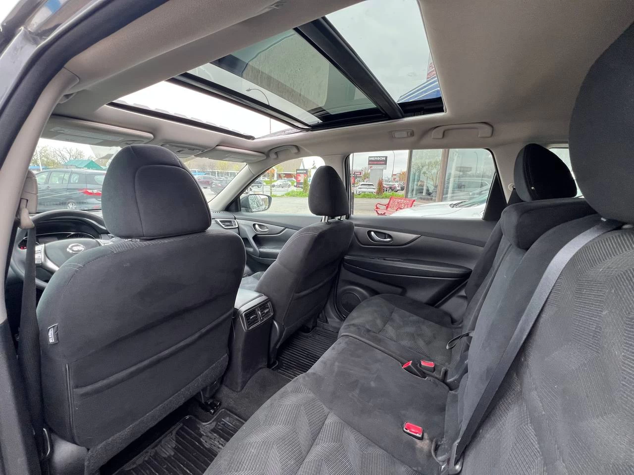 2015 Nissan Rogue SV**AWD**CERTIFIÉ Par la SAAQ**TOIT PANORAMIQUE**CAMERA DE RECULE**SIEGES CHAUFFANTS** Image principale
