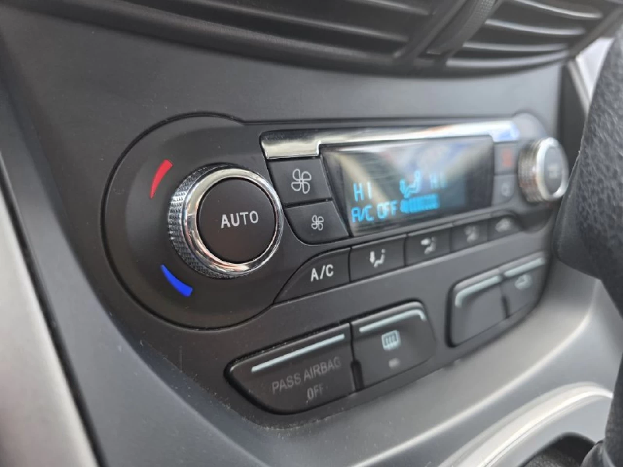 2014 Ford Escape JAMAIS ACCIDENTEE**AWD**NAVIGATION**CAMERA DE RECUL**SIEGES CHAUFFANTS**MAGS** Financement 1Ère, 2e et 3e chance !! 100% ApprouvÉ Main Image