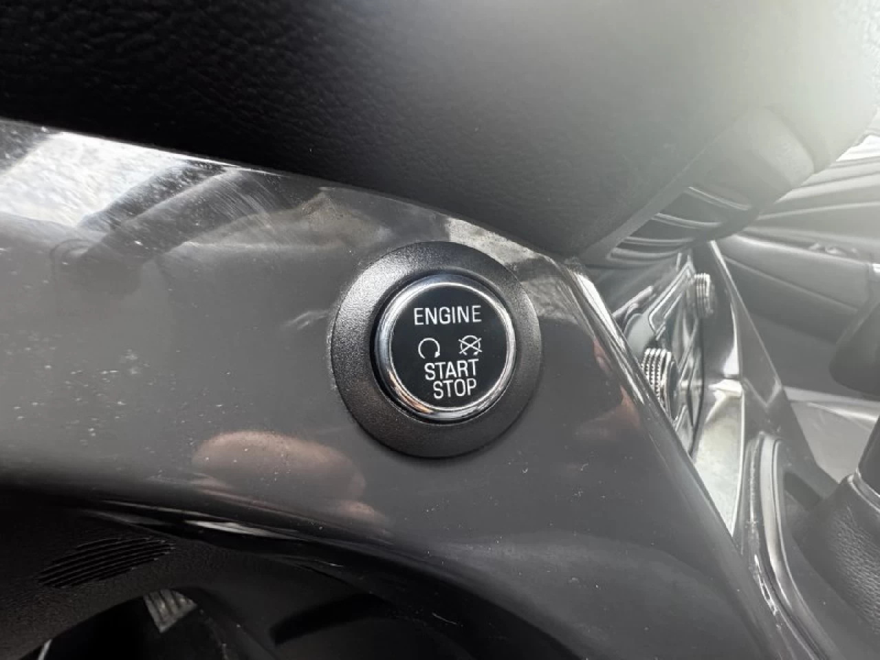 2015 Ford Escape Titanium**AWD**Toit Ouvrant**CamÉra de Recul**SIEGES EN CUIR**Navigation**SIEGES CHAUFFANTS**MAGS** Image principale