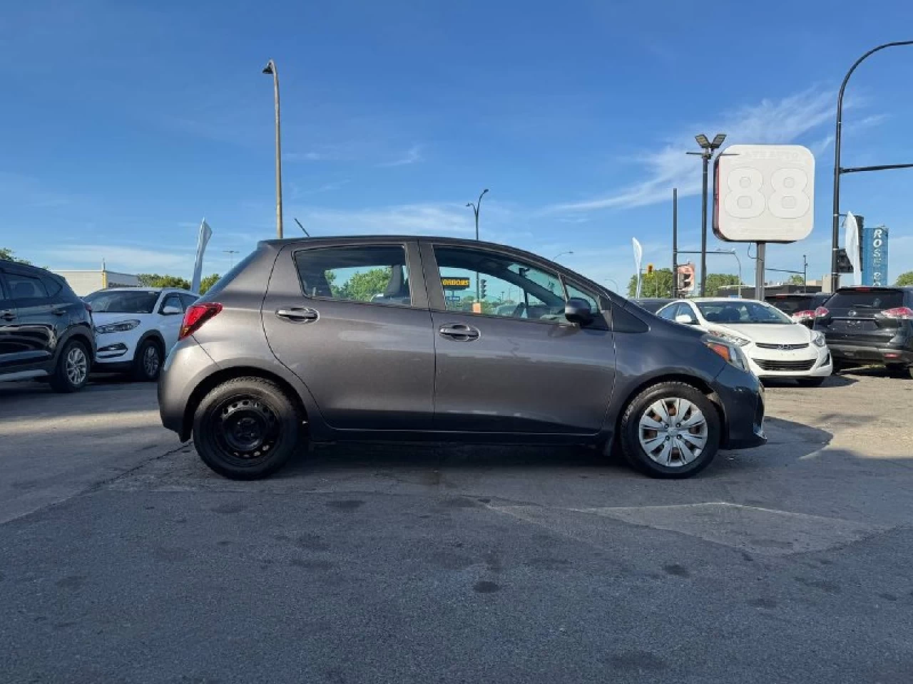 2016 Toyota Yaris LE**Jamais Accidente** Image principale