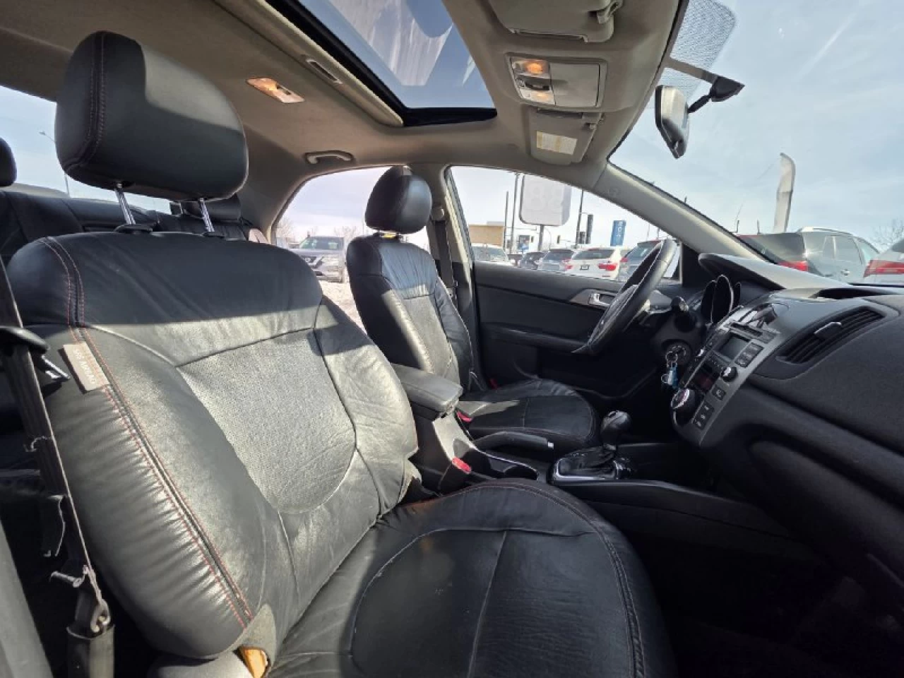 2011 Kia Forte **SX**JAMAIS ACCIDENTEE**CUIR**TOIT OUVRANT**SIEGES CHAUFFANTS**EN SPECIAL Image principale